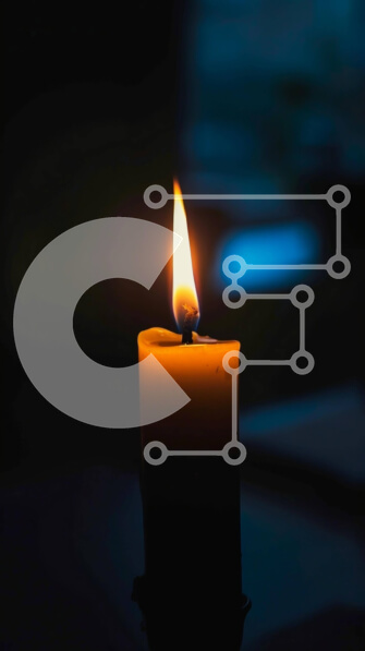 Intra Συλλεκτικό Ξύλινο Παζλ Plywood  4mm - Αναμμένο κερί στο ανοιχτό βιβλίο στο σκοτάδι Σε Ξύλινο Κουτί - Διαστάσεις Puzzle: 10x10 cm – 25 κομμάτια