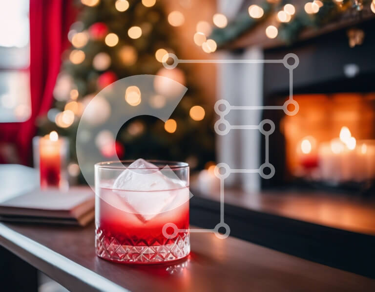 Intra Συλλεκτικό Ξύλινο Παζλ Plywood  4mm - Ποτήρι κόκκινο υγρό με παγάκι μπροστά από το τζάκι Σε Ξύλινο Κουτί - Διαστάσεις Puzzle: 10x10 cm – 25 κομμάτια