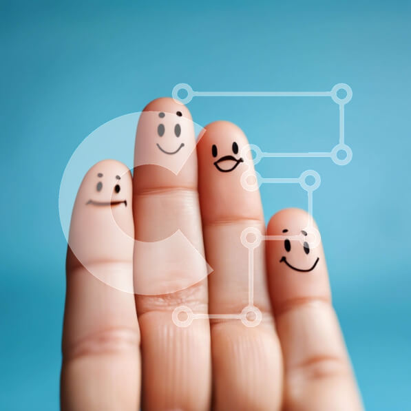 Intra Συλλεκτικό Ξύλινο Παζλ Plywood  4mm - Χέρι με χαμογελαστά πρόσωπα στα δάχτυλα Σε Ξύλινο Κουτί - Διαστάσεις Puzzle: 10x10 cm – 25 κομμάτια