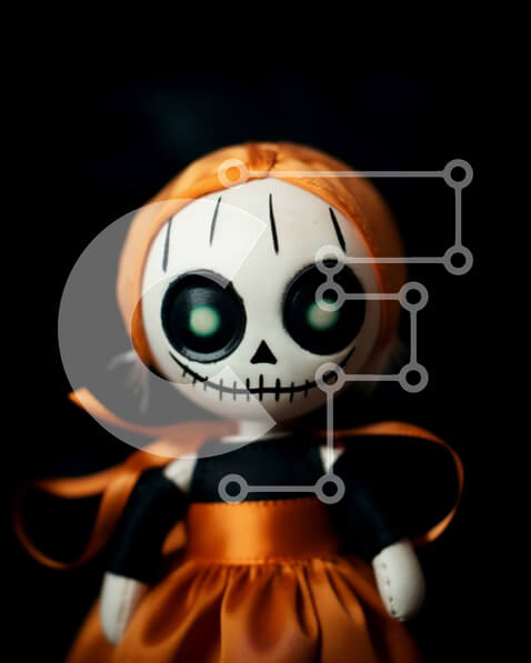 Intra Συλλεκτικό Ξύλινο Παζλ Plywood  4mm - Ευτυχισμένη κούκλα με πορτοκαλί φόρεμα με μαύρα μάτια Σε Ξύλινο Κουτί - Διαστάσεις Puzzle: 10x10 cm – 25 κομμάτια