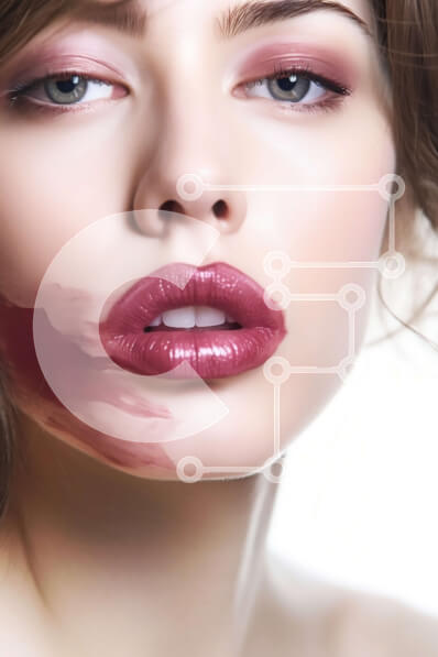 Intra Συλλεκτικό Ξύλινο Παζλ Plywood  4mm - Όμορφη εικόνα μιας γυναίκας με κόκκινο κραγιόν και σοβαρή έκφραση Σε Ξύλινο Κουτί - Διαστάσεις Puzzle: 10x10 cm – 25 κομμάτια