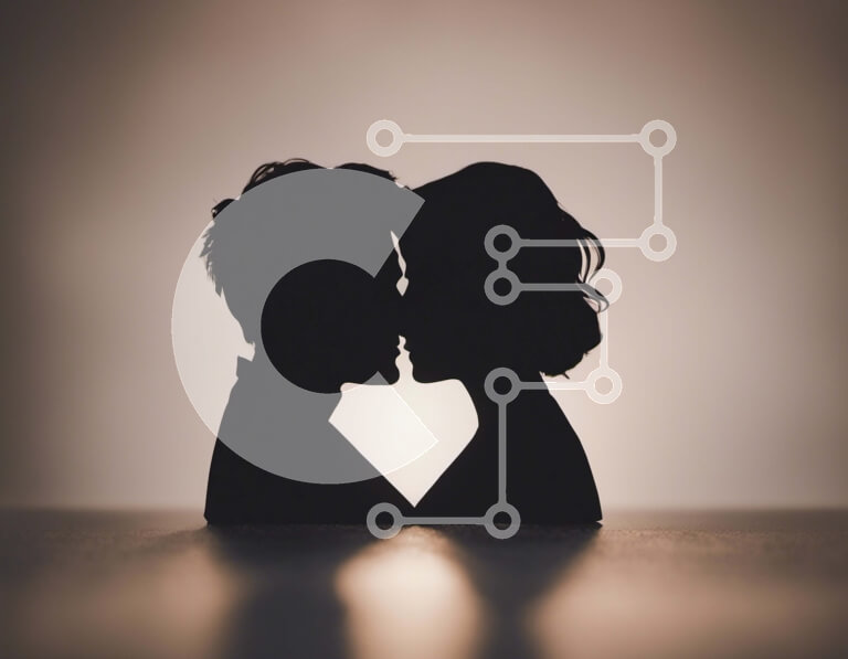 Intra Συλλεκτικό Ξύλινο Παζλ Plywood  4mm - Ρομαντικό ζευγάρι που φιλιέται σε σχήμα καρδιάς σιλουέτα Σε Ξύλινο Κουτί - Διαστάσεις Puzzle: 10x10 cm – 25 κομμάτια