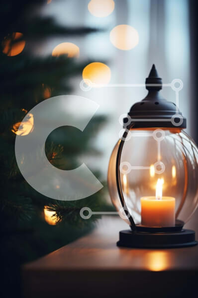 Intra Συλλεκτικό Ξύλινο Παζλ Plywood  4mm - Φανάρι υπό το φως των κεριών μπροστά από το φωτισμένο χριστουγεννιάτικο δέντρο Σε Ξύλινο Κουτί - Διαστάσεις: 10x10 cm – 25 κομμάτια