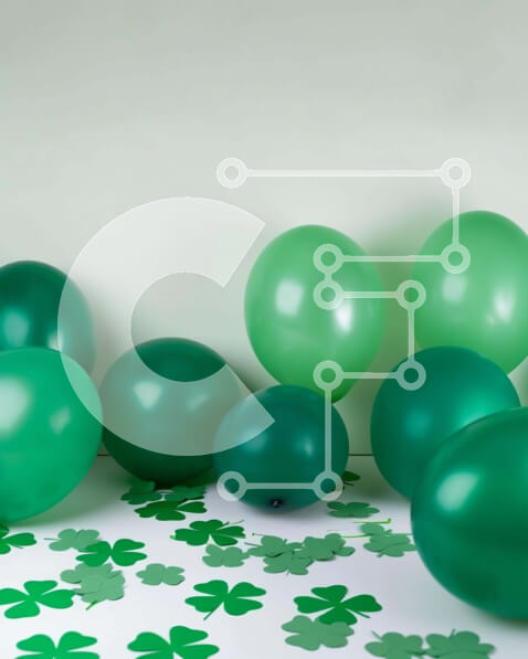 Intra Συλλεκτικό Ξύλινο Παζλ Plywood  4mm - Πράσινα μπαλόνια και κομφετί τριφύλλι για την ημέρα του Αγίου Πατρικίου Σε Ξύλινο Κουτί - Διαστάσεις: 10x10 cm – 25 κομμάτια