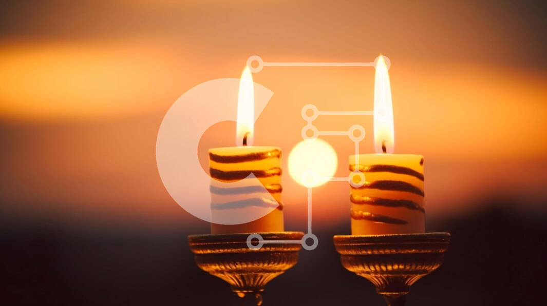 Intra Συλλεκτικό Ξύλινο Παζλ Plywood  4mm - Αναμμένα Κηροπήγια Σιλουέτα ενάντια στη Δύση του Ήλιου Σε Ξύλινο Κουτί - Διαστάσεις Puzzle: 10x10 cm – 25 κομμάτια