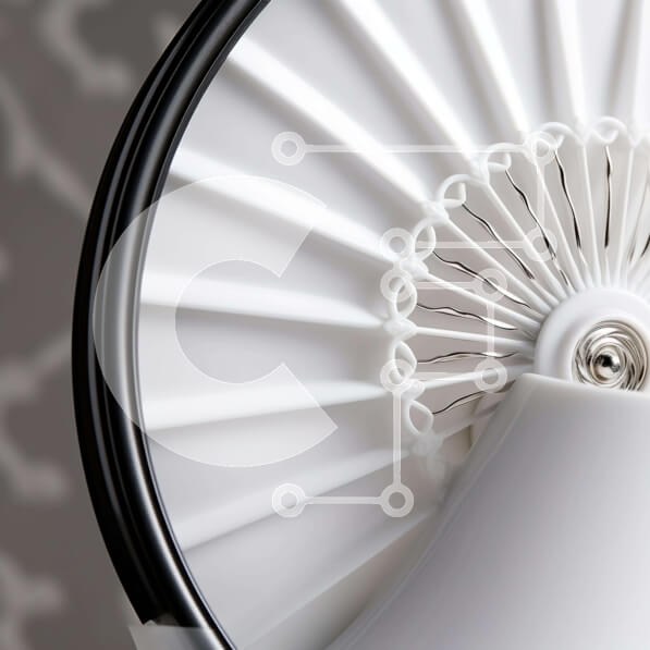 Intra Συλλεκτικό Ξύλινο Παζλ Plywood  4mm - Κοντινή όψη ενός λευκού κυκλικού αντικειμένου Σε Ξύλινο Κουτί - Διαστάσεις: 10x10 cm – 25 κομμάτια