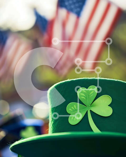 Intra Συλλεκτικό Ξύλινο Παζλ Plywood  4mm - Γιορτή του Αγίου Πατρικίου με φύλλα τριφυλλιού και αμερικανική σημαία Σε Ξύλινο Κουτί - Διαστάσεις: 10x10 cm – 25 κομμάτια