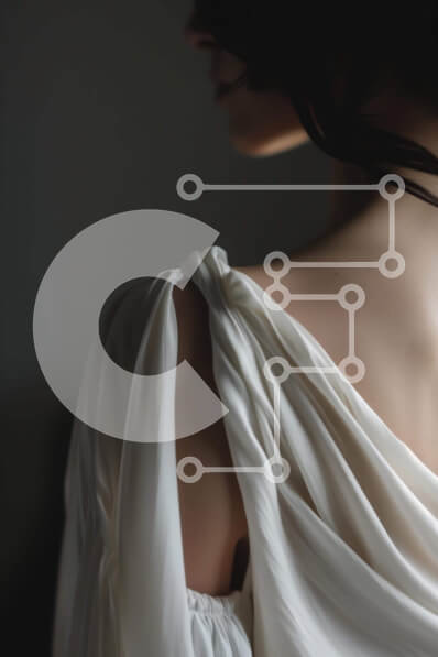 Intra Συλλεκτικό Ξύλινο Παζλ Plywood  4mm - Κομψή γυναίκα με λευκό φόρεμα από πίσω Σε Ξύλινο Κουτί - Διαστάσεις Puzzle: 10x10 cm – 25 κομμάτια