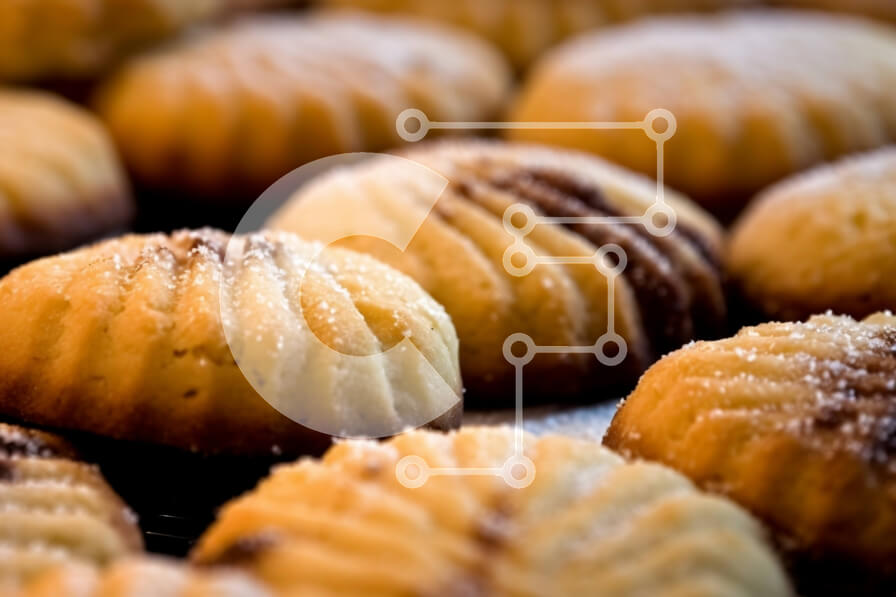 Σετ των 2 Intra Συλλεκτικό Ξύλινο Παζλ Plywood  4mm - Κοντινό πλάνο από νόστιμα φρεσκοψημένα μπισκότα ζάχαρης Σε Ξύλινο Κουτί - Διαστάσεις: 10x10 cm – 25 κομμάτια