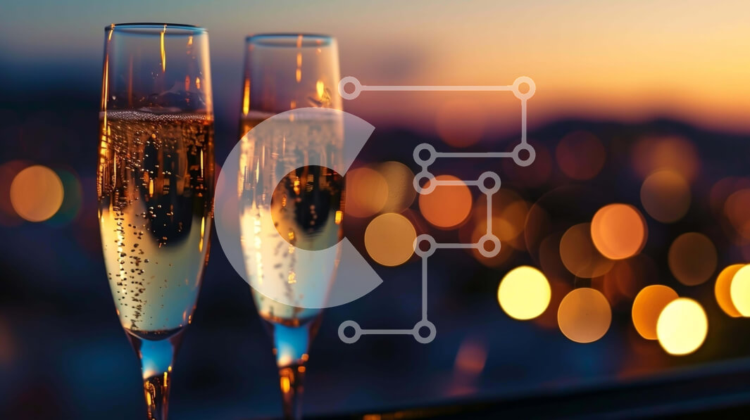 Intra Συλλεκτικό Ξύλινο Παζλ Plywood  4mm - Φλάουτα σαμπάνιας στο μπαλκόνι με θέα στον ορίζοντα της πόλης στο ηλιοβασίλεμα Σε Ξύλινο Κουτί - Διαστάσεις Puzzle: 10x10 cm – 25 κομμάτια