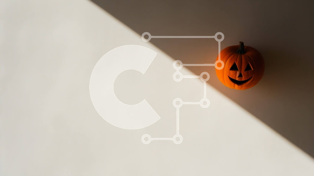 Intra Συλλεκτικό Ξύλινο Παζλ Plywood  4mm - Χαμογελαστή κολοκύθα σε έναν λευκό τοίχο Σε Ξύλινο Κουτί - Διαστάσεις Puzzle: 10x10 cm – 25 κομμάτια