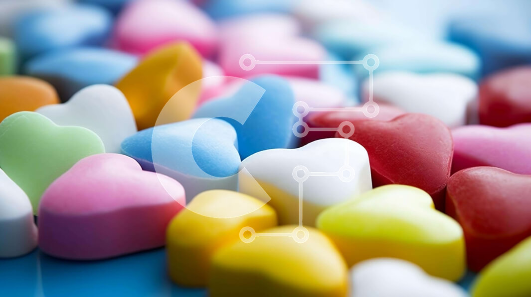 Intra Συλλεκτικό Ξύλινο Παζλ Plywood  4mm - Πολύχρωμες καραμέλες σε σχήμα καρδιάς σε μπλε επιφάνεια Σε Ξύλινο Κουτί - Διαστάσεις Puzzle: 10x10 cm – 25 κομμάτια