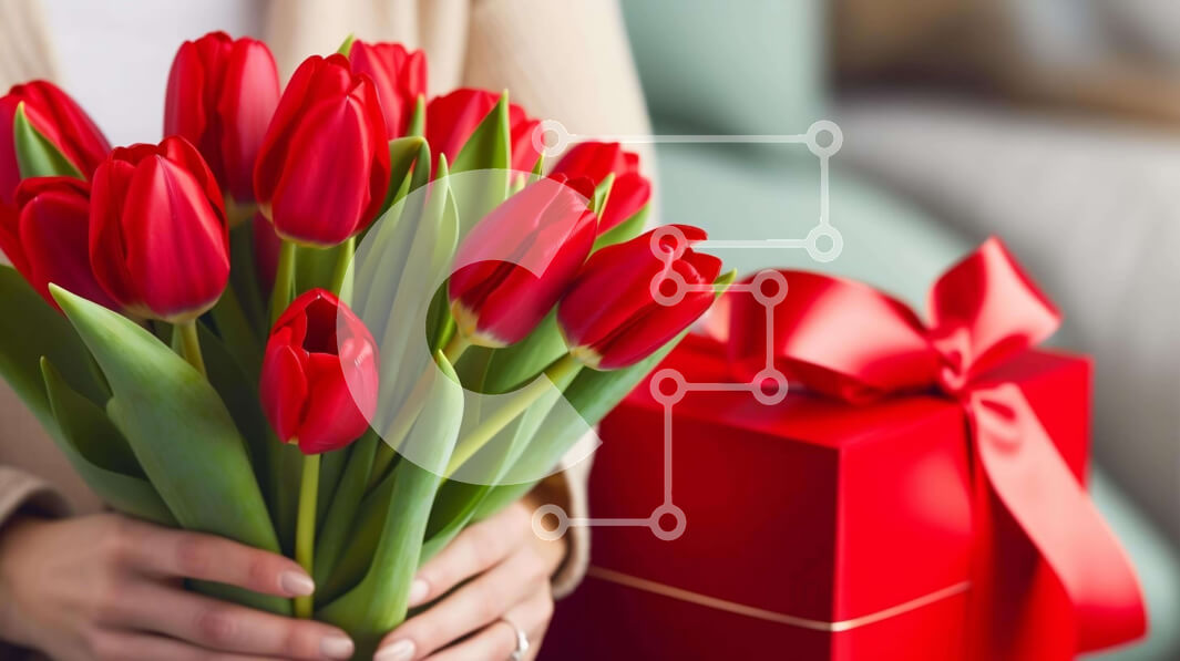 Intra Συλλεκτικό Ξύλινο Παζλ Plywood  4mm - Γυναίκα που κρατά κόκκινες τουλίπες και κουτί δώρου Σε Ξύλινο Κουτί - Διαστάσεις: 10x10 cm – 25 κομμάτια