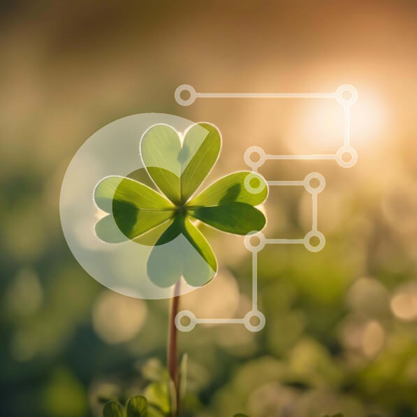 Intra Συλλεκτικό Ξύλινο Παζλ Plywood  4mm - Τετράφυλλο τριφύλλι σε πράσινο γρασίδι Σε Ξύλινο Κουτί - Διαστάσεις: 10x10 cm – 25 κομμάτια