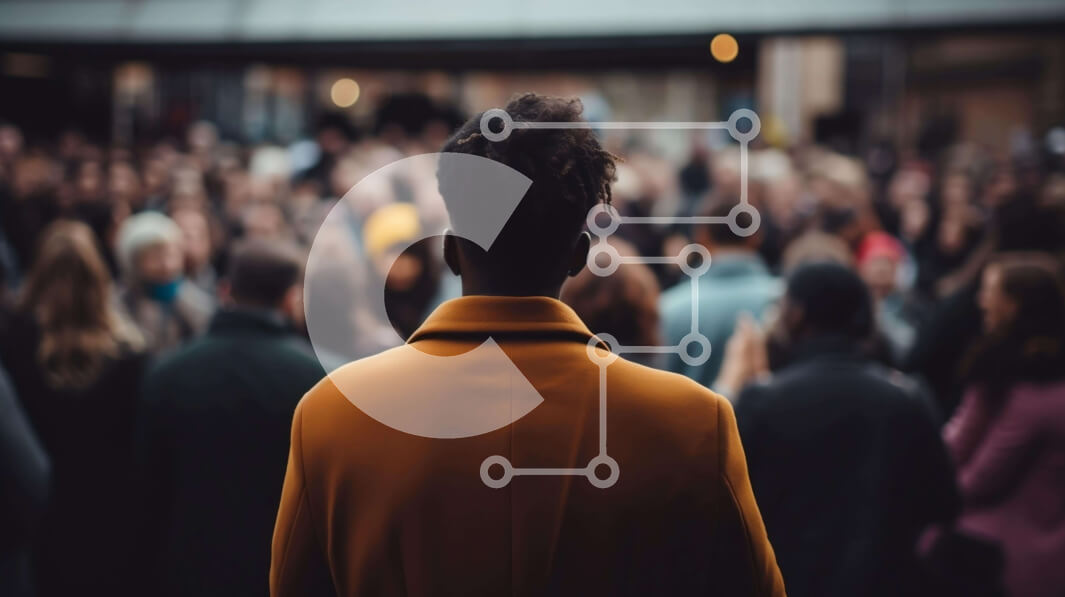 Intra Συλλεκτικό Ξύλινο Παζλ Plywood  4mm - Πρόσωπο στο πλήθος με πορτοκαλί μπουφάν Σε Ξύλινο Κουτί - Διαστάσεις Puzzle: 10x10 cm – 25 κομμάτια