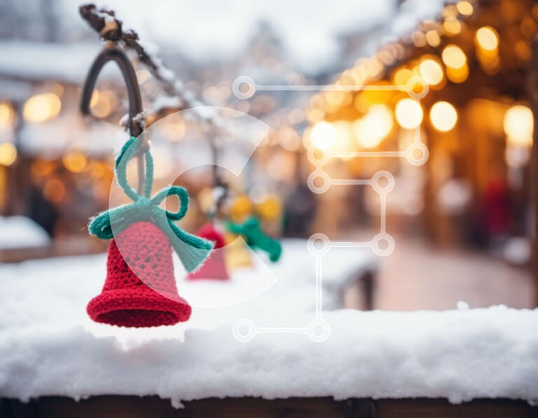 Intra Συλλεκτικό Ξύλινο Παζλ Plywood  4mm - Κροσέ κουδουνάκια που κρέμονται από χιονισμένο φράχτη Σε Ξύλινο Κουτί - Διαστάσεις: 10x10 cm – 25 κομμάτια