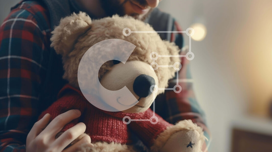 Intra Συλλεκτικό Ξύλινο Παζλ Plywood  4mm - Άνδρας που κρατά το αρκουδάκι Σε Ξύλινο Κουτί - Διαστάσεις Puzzle: 10x10 cm – 25 κομμάτια