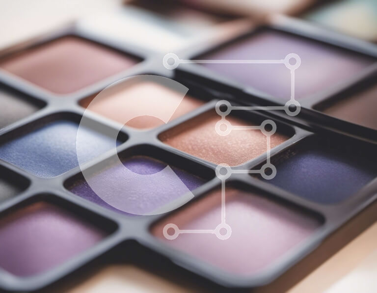 Intra Συλλεκτικό Ξύλινο Παζλ Plywood  4mm - Κοντινό πλάνο της παλέτας μακιγιάζ με μωβ, μπλε και πράσινες σκιές ματιών Σε Ξύλινο Κουτί - Διαστάσεις Puzzle: 10x10 cm – 25 κομμάτια