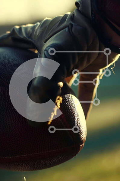 Intra Συλλεκτικό Ξύλινο Παζλ Plywood  4mm - Το αμερικανικό ποδόσφαιρο κρατιέται ψηλά στον αέρα Σε Ξύλινο Κουτί - Διαστάσεις Puzzle: 10x10 cm – 25 κομμάτια