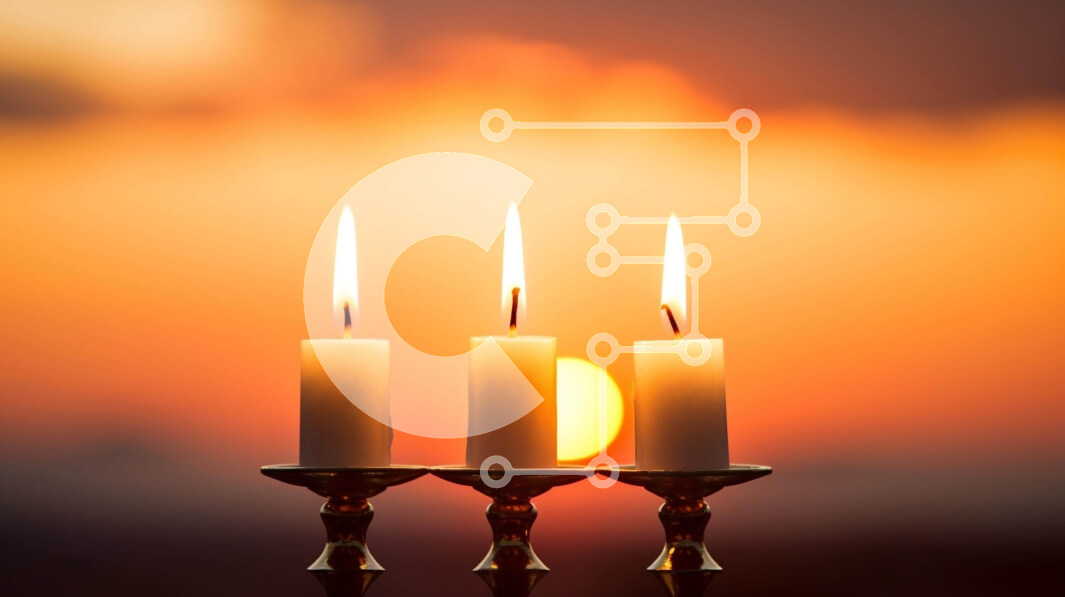 Intra Συλλεκτικό Ξύλινο Παζλ Plywood  4mm - Αναμμένα κεριά στο βωμό με το ηλιοβασίλεμα Σε Ξύλινο Κουτί - Διαστάσεις Puzzle: 10x10 cm – 25 κομμάτια