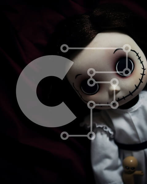 Intra Συλλεκτικό Ξύλινο Παζλ Plywood  4mm - Μαυρομάλλης κούκλα στο κόκκινο κρεβάτι Σε Ξύλινο Κουτί - Διαστάσεις: 10x10 cm – 25 κομμάτια