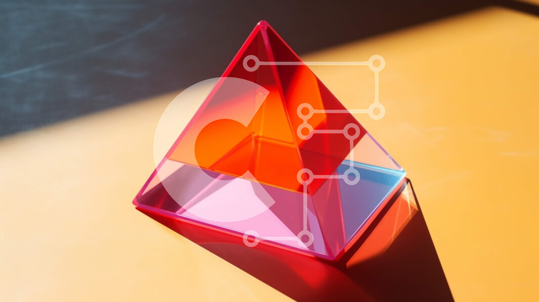 Intra Συλλεκτικό Ξύλινο Παζλ Plywood  4mm - Πολύχρωμο τριγωνικό αντικείμενο σε πορτοκαλί τραπέζι Σε Ξύλινο Κουτί - Διαστάσεις: 10x10 cm – 25 κομμάτια