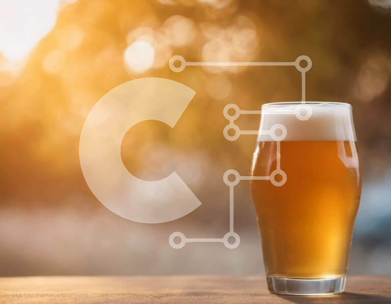 Σετ των 2 Intra Συλλεκτικό Ξύλινο Παζλ Plywood  4mm - Καθαρό ποτήρι μπύρας σε ξύλινο τραπέζι με θολό φόντο Σε Ξύλινο Κουτί - Διαστάσεις: 10x10 cm – 25 κομμάτια