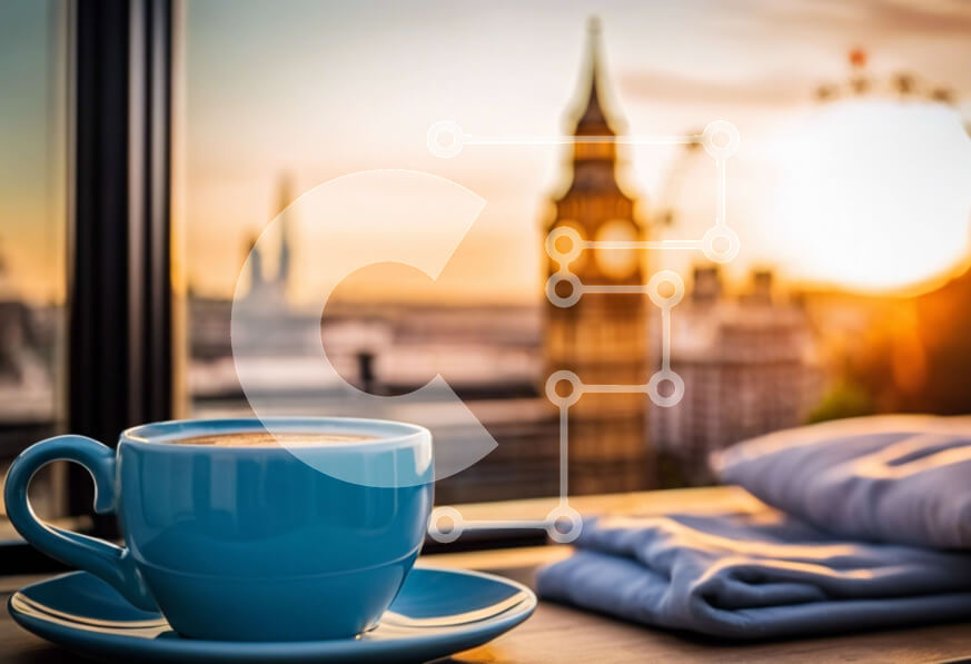 Intra Συλλεκτικό Ξύλινο Παζλ Plywood  4mm - Θέα στον ορίζοντα της πόλης με φλιτζάνι καφέ στο περβάζι παραθύρου Σε Ξύλινο Κουτί - Διαστάσεις Puzzle: 10x10 cm – 25 κομμάτια