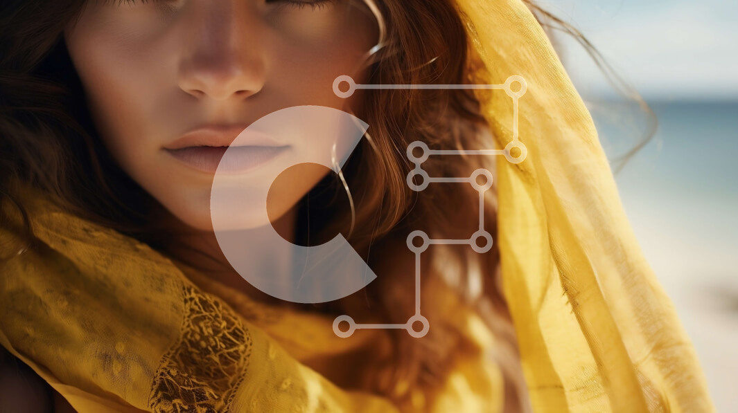 Intra Συλλεκτικό Ξύλινο Παζλ Plywood  4mm - Όμορφη εικόνα μιας γυναίκας στα κίτρινα σε μια γαλήνια παραλία Σε Ξύλινο Κουτί - Διαστάσεις Puzzle: 10x10 cm – 25 κομμάτια