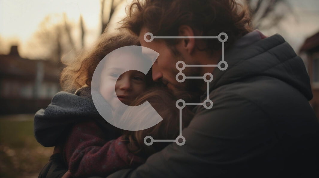 Intra Συλλεκτικό Ξύλινο Παζλ Plywood  4mm - Πατέρας που αγκαλιάζει τη μικρή κόρη του σε εξωτερικούς χώρους Σε Ξύλινο Κουτί - Διαστάσεις Puzzle: 10x10 cm – 25 κομμάτια