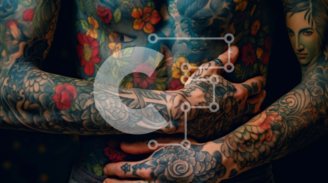 Intra Συλλεκτικό Ξύλινο Παζλ Plywood  4mm - Άνδρας με πολύχρωμο λουλουδάτο τατουάζ στο αριστερό χέρι Σε Ξύλινο Κουτί - Διαστάσεις Puzzle: 10x10 cm – 25 κομμάτια