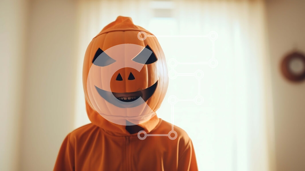 Intra Συλλεκτικό Ξύλινο Παζλ Plywood  4mm - Παιδί με κοστούμι κολοκύθας που χαμογελά Σε Ξύλινο Κουτί - Διαστάσεις Puzzle: 10x10 cm – 25 κομμάτια