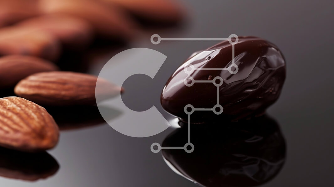 Σετ των 2 Intra Συλλεκτικό Ξύλινο Παζλ Plywood  4mm - Στο τραπέζι με αμύγδαλο και ξηρούς καρπούς με επικάλυψη σοκολάτας Σε Ξύλινο Κουτί - Διαστάσεις: 10x10 cm – 25 κομμάτια