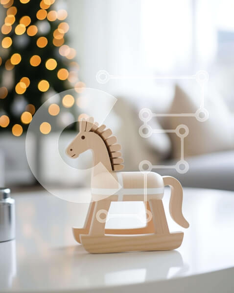 Intra Συλλεκτικό Ξύλινο Παζλ Plywood  4mm - Ξύλινο κουνιστό άλογο μπροστά από το χριστουγεννιάτικο δέντρο Σε Ξύλινο Κουτί - Διαστάσεις: 10x10 cm – 25 κομμάτια