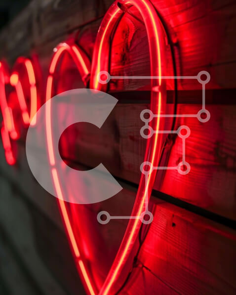 Intra Συλλεκτικό Ξύλινο Παζλ Plywood  4mm - Κόκκινη κάρτα νέον σε σχήμα καρδιάς στο δωμάτιο Σε Ξύλινο Κουτί - Διαστάσεις Puzzle: 10x10 cm – 25 κομμάτια