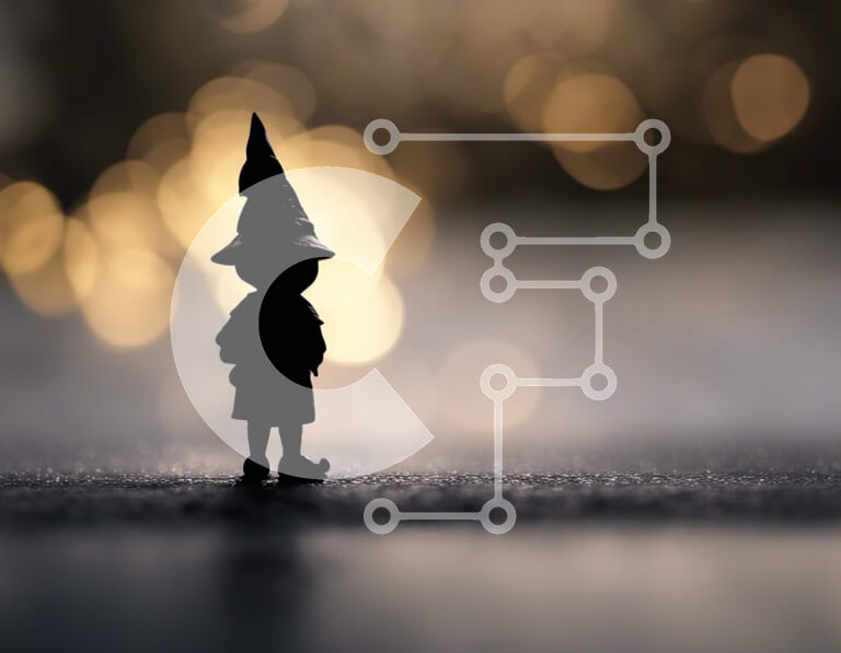 Intra Συλλεκτικό Ξύλινο Παζλ Plywood  4mm - Φιγούρα με καπέλο ξωτικού μπροστά από τα φώτα Bokeh Σε Ξύλινο Κουτί - Διαστάσεις Puzzle: 10x10 cm – 25 κομμάτια