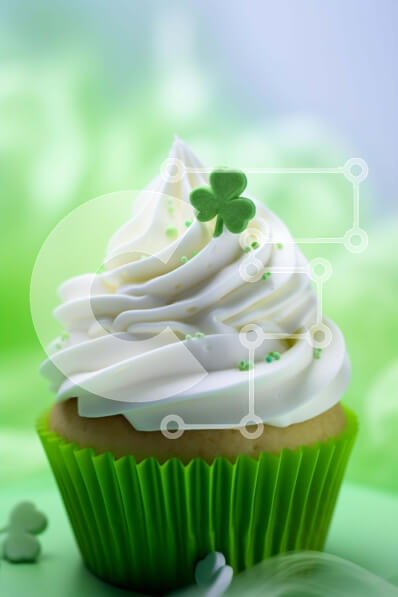 Σετ των 2 Intra Συλλεκτικό Ξύλινο Παζλ Plywood  4mm - Cupcake του Αγίου Πατρικίου με τριφύλλια και πράσινα φύλλα Σε Ξύλινο Κουτί - Διαστάσεις: 10x10 cm – 25 κομμάτια