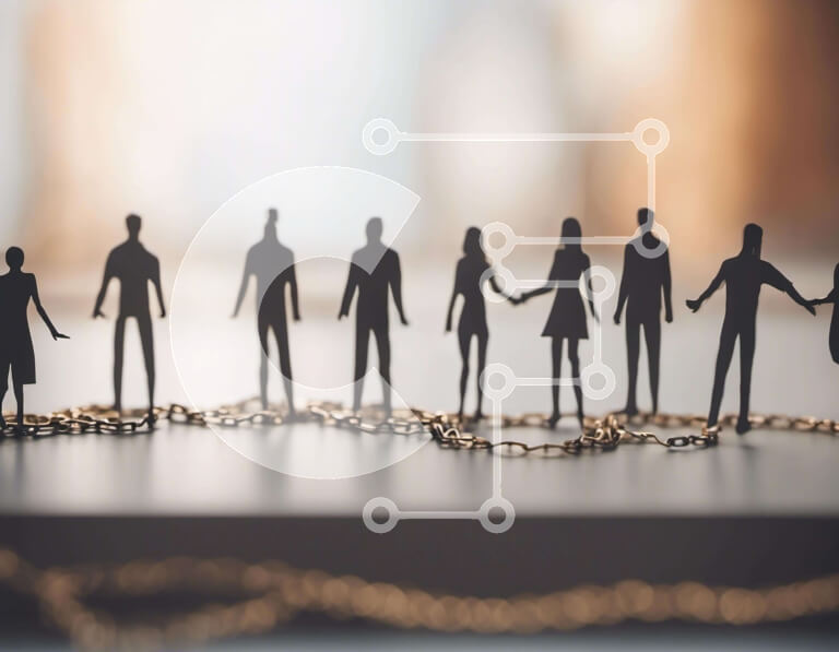 Intra Συλλεκτικό Ξύλινο Παζλ Plywood  4mm - Συνδεσιμότητα και ενότητα: Σιλουέτες ανθρώπων που κρατούν τα χέρια Σε Ξύλινο Κουτί - Διαστάσεις Puzzle: 10x10 cm – 25 κομμάτια