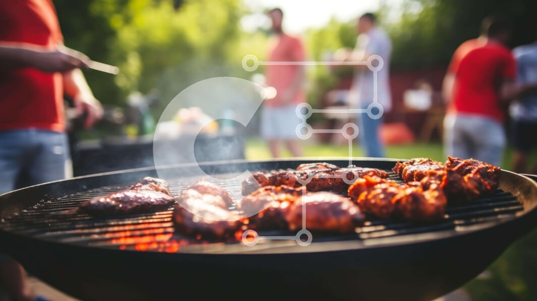 Σετ των 2 Intra Συλλεκτικό Ξύλινο Παζλ Plywood  4mm - Ομάδα ανθρώπων που ψήνουν στη σχάρα τρόφιμα στην υπαίθρια σχάρα μπάρμπεκιου Σε Ξύλινο Κουτί - Διαστάσεις: 10x10 cm – 25 κομμάτια