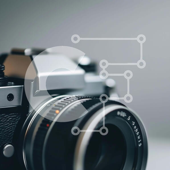 Intra Συλλεκτικό Ξύλινο Παζλ Plywood  4mm - Vintage ντεμοντέ φωτογραφική μηχανή με ασημί σώμα και μαύρο φακό Σε Ξύλινο Κουτί - Διαστάσεις: 10x10 cm – 25 κομμάτια