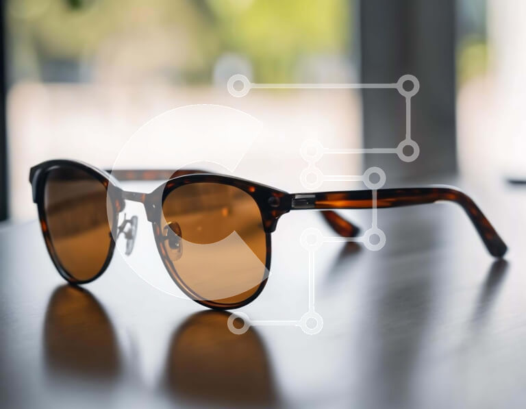 Intra Συλλεκτικό Ξύλινο Παζλ Plywood  4mm - Γυαλιά ηλίου καφέ φακού στο τραπέζι μπροστά από το ανοιχτό παράθυρο Σε Ξύλινο Κουτί - Διαστάσεις Puzzle: 10x10 cm – 25 κομμάτια