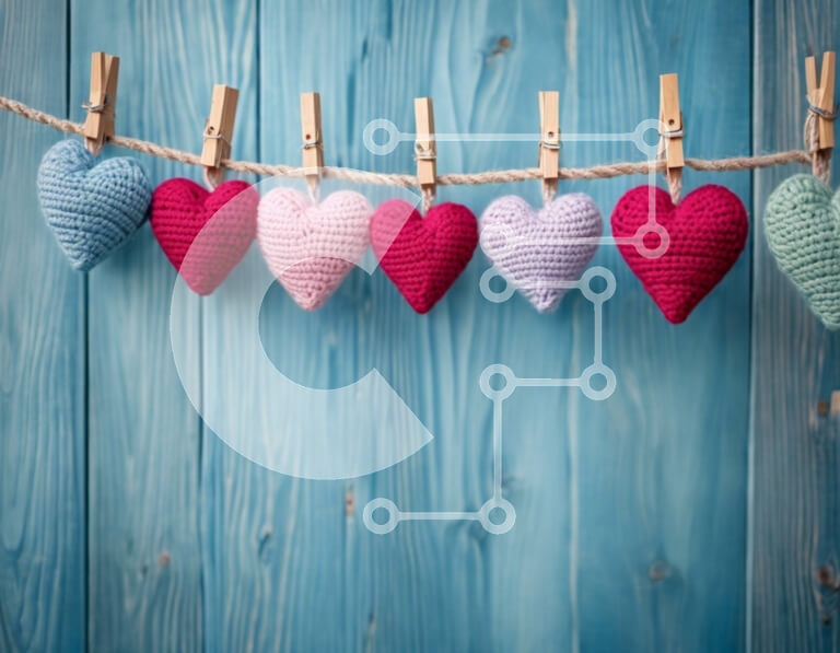 Intra Συλλεκτικό Ξύλινο Παζλ Plywood  4mm - Καρδιές με κροσέ που κρέμονται από μανταλάκια για ρούχα Σε Ξύλινο Κουτί - Διαστάσεις Puzzle: 10x10 cm – 25 κομμάτια