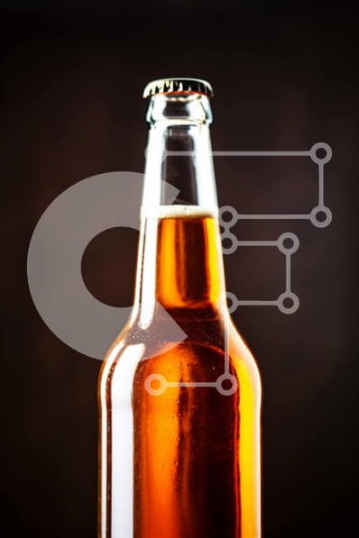 Intra Συλλεκτικό Ξύλινο Παζλ Plywood  4mm - Άδειο μπουκάλι μπύρας σε σκούρο φόντο Σε Ξύλινο Κουτί - Διαστάσεις: 10x10 cm – 25 κομμάτια