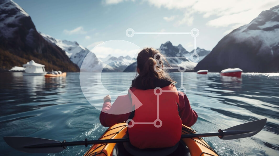 Intra Συλλεκτικό Ξύλινο Παζλ Plywood  4mm - Γυναίκα που κάνει καγιάκ κοντά σε βουνά και χιονισμένα τοπία Σε Ξύλινο Κουτί - Διαστάσεις Puzzle: 10x10 cm – 25 κομμάτια