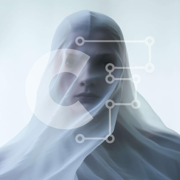 Intra Συλλεκτικό Ξύλινο Παζλ Plywood  4mm - Μυστηριώδης γυναίκα καλυμμένη με λευκό πανί Σε Ξύλινο Κουτί - Διαστάσεις Puzzle: 10x10 cm – 25 κομμάτια