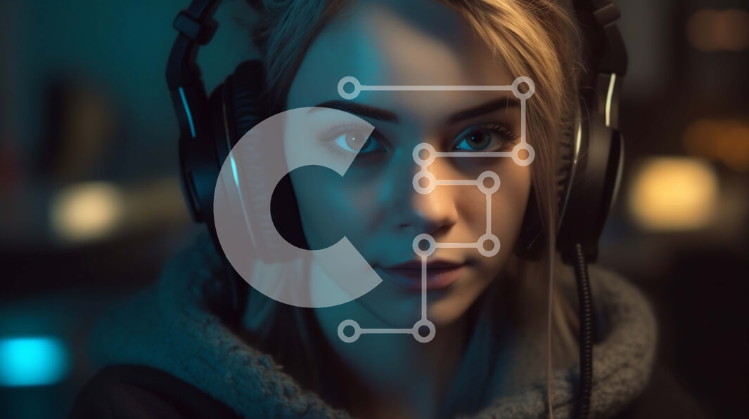 Intra Συλλεκτικό Ξύλινο Παζλ Plywood  4mm - Σοβαρή νεαρή γυναίκα που φορά ακουστικά κοιτάζοντας τη φωτογραφία της κάμερας Σε Ξύλινο Κουτί - Διαστάσεις Puzzle: 10x10 cm – 25 κομμάτια