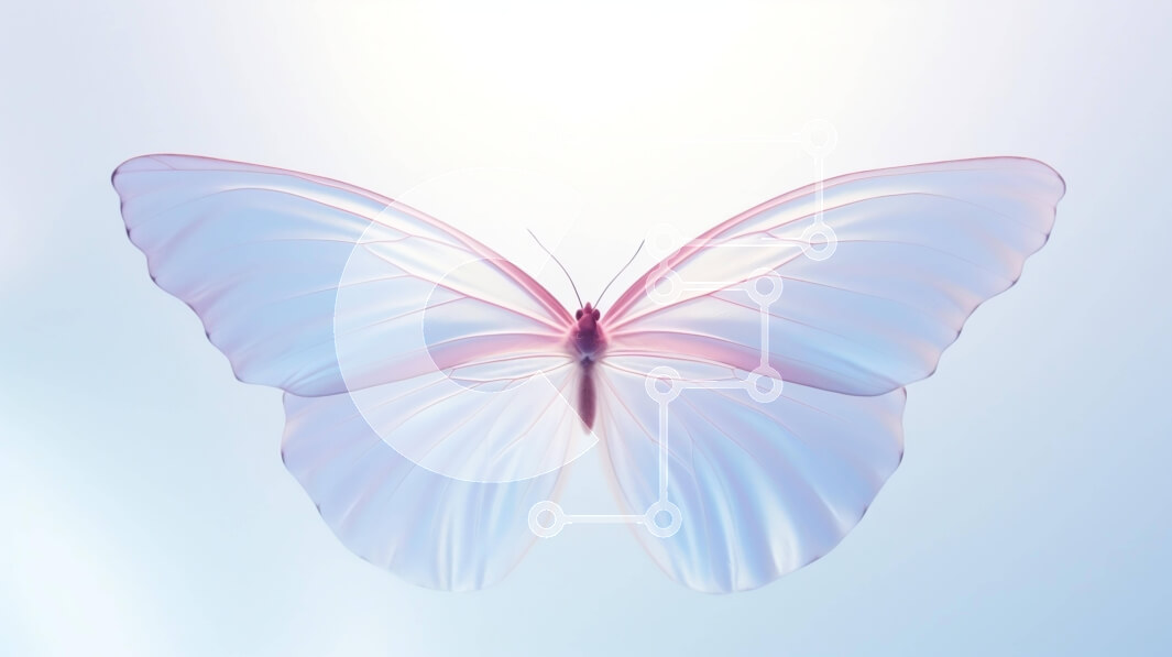 Intra Συλλεκτικό Ξύλινο Παζλ Plywood  4mm - Μπλε πεταλούδα με ροζ φτερά που επιπλέουν στον αέρα Σε Ξύλινο Κουτί - Διαστάσεις: 10x10 cm – 25 κομμάτια