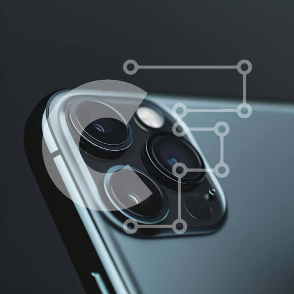 Intra Συλλεκτικό Ξύλινο Παζλ Plywood  4mm - Κοντινή όψη του iPhone 11 με φακούς διπλής κάμερας Σε Ξύλινο Κουτί - Διαστάσεις Puzzle: 10x10 cm – 25 κομμάτια