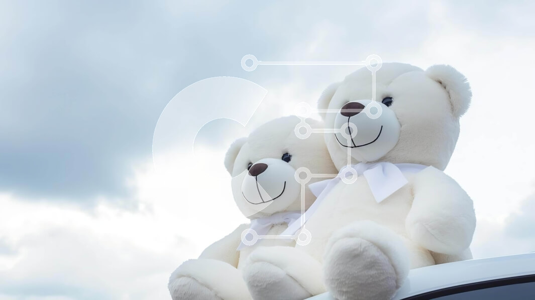 Intra Συλλεκτικό Ξύλινο Παζλ Plywood  4mm - Δύο λευκά αρκουδάκια στη στέγη αυτοκινήτου με τα σύννεφα στο φόντο Σε Ξύλινο Κουτί - Διαστάσεις Puzzle: 10x10 cm – 25 κομμάτια