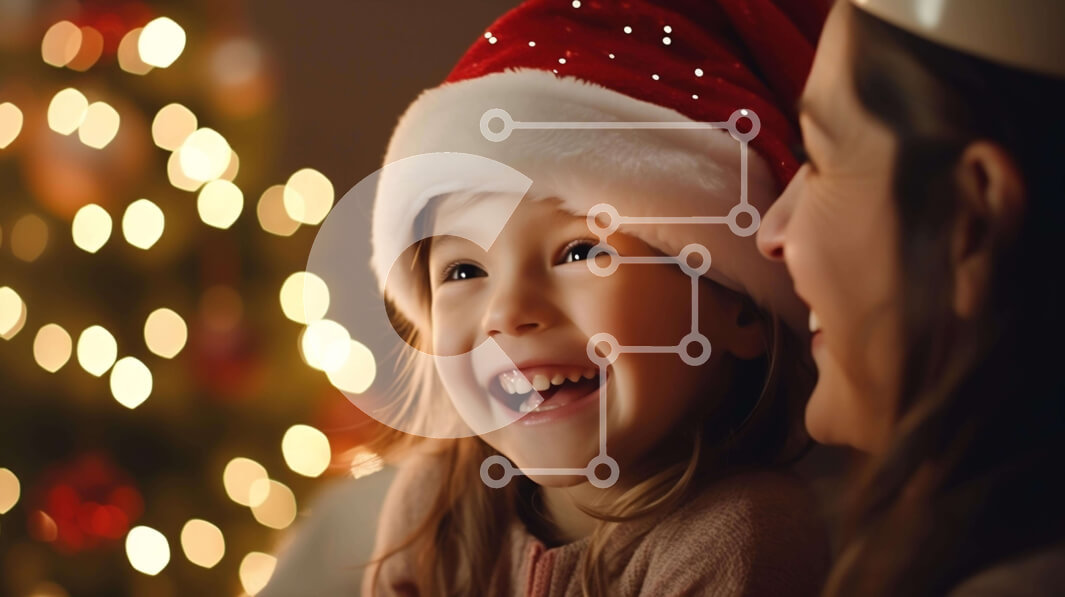 Intra Συλλεκτικό Ξύλινο Παζλ Plywood  4mm - Νεαρό κορίτσι που χαμογελά με τη μητέρα της μπροστά από το χριστουγεννιάτικο δέντρο Σε Ξύλινο Κουτί - Διαστάσεις: 10x10 cm – 25 κομμάτια